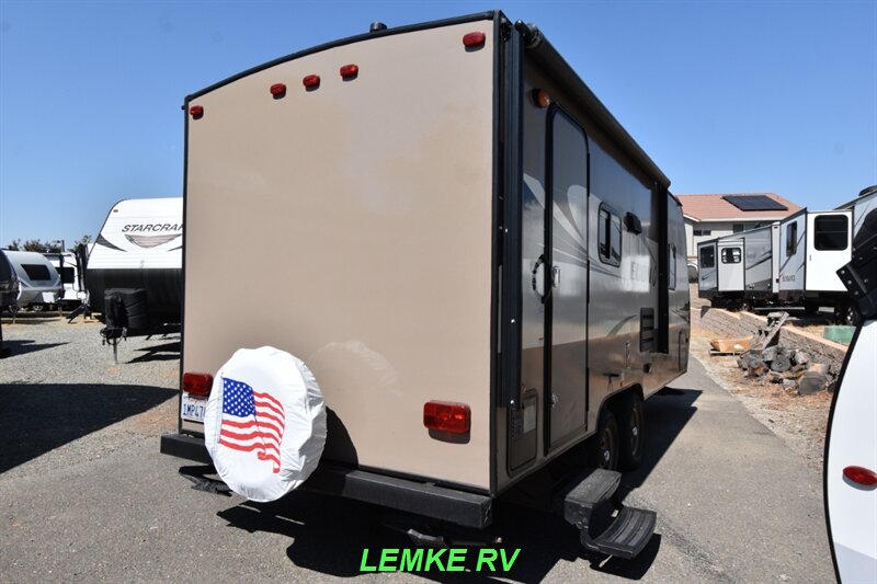 2017 Pacific Coachworks Econ 18RBS   - Photo 9 - Rocklin, CA 95677