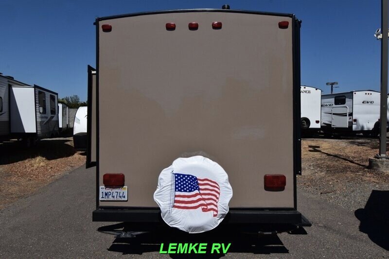 2017 Pacific Coachworks Econ 18RBS   - Photo 8 - Rocklin, CA 95677