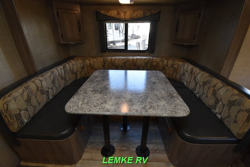 2017 Pacific Coachworks Econ 18RBS   - Photo 20 - Rocklin, CA 95677