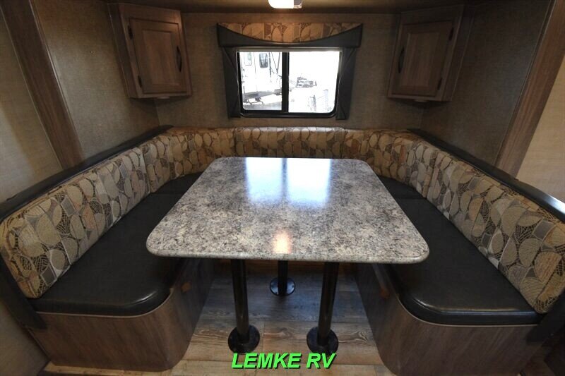 2017 Pacific Coachworks Econ 18RBS   - Photo 15 - Rocklin, CA 95677