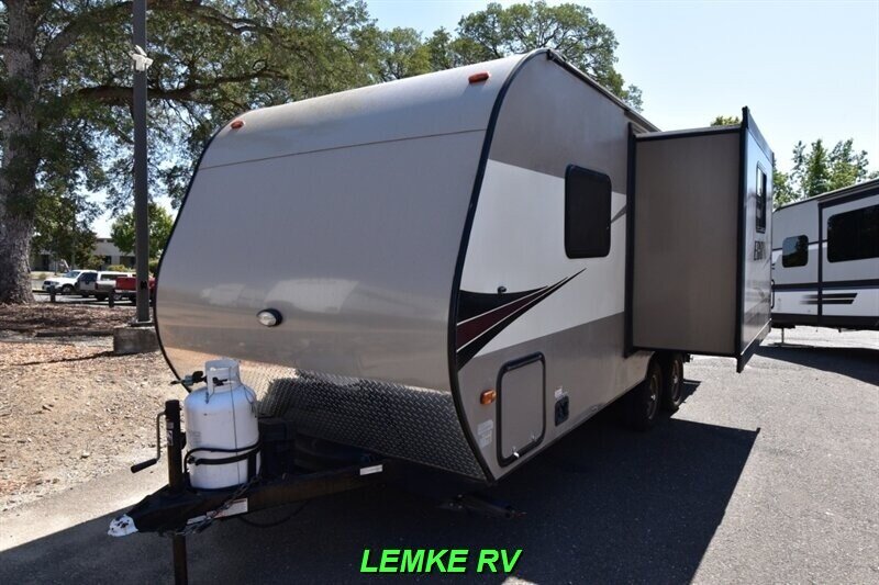 2017 Pacific Coachworks Econ 18RBS   - Photo 6 - Rocklin, CA 95677