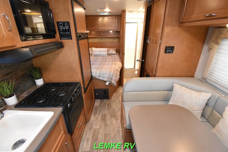 2017 Winnebago Minnie Winnie 22R   - Photo 2 - Rocklin, CA 95677