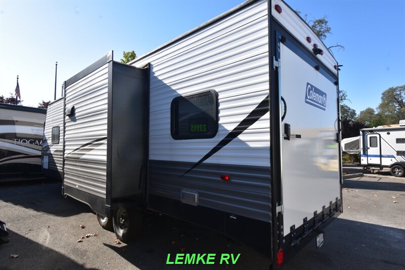 2021 Dutchmen Coleman Lantern 270TQ   - Photo 7 - Rocklin, CA 95677