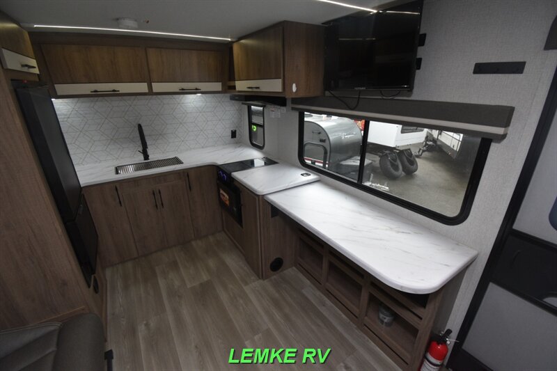 2024 Grand Design Imagine AIM 14MS   - Photo 17 - Rocklin, CA 95677