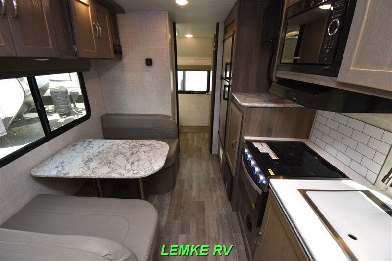 2022 Gulf Stream Vista Cruiser 19MBS   - Photo 5 - Rocklin, CA 95677