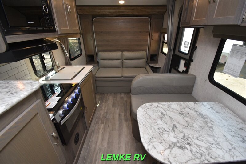 2022 Gulf Stream Vista Cruiser 19MBS   - Photo 2 - Rocklin, CA 95677