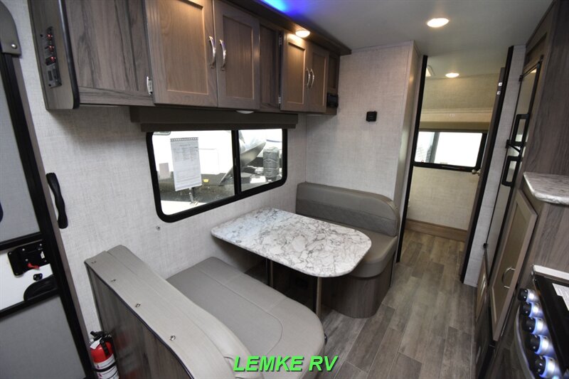 2022 Gulf Stream Vista Cruiser 19MBS   - Photo 11 - Rocklin, CA 95677