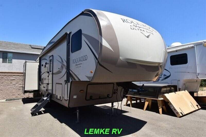 2018 Forest River Rockwood Signature Ultra Lite 8301WS   - Photo 1 - Rocklin, CA 95677