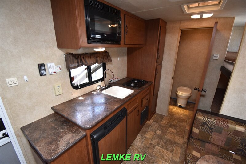 2015 Forest River Evo T195BH   - Photo 12 - Rocklin, CA 95677