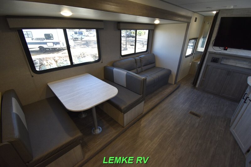 2024 Forest River Aurora Light 26BHS   - Photo 12 - Rocklin, CA 95677