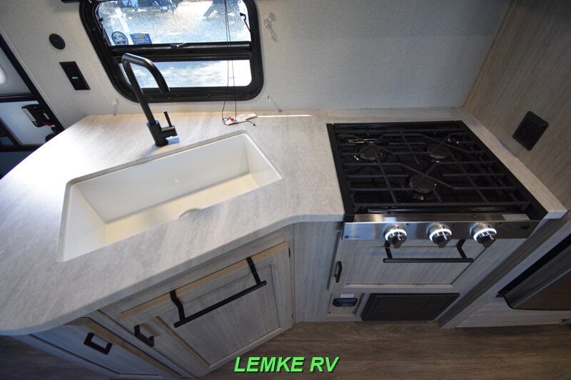 2024 Forest River Aurora Light 26BHS   - Photo 24 - Rocklin, CA 95677