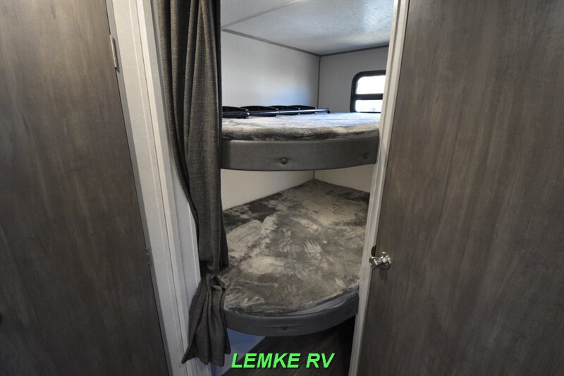 2024 Forest River Aurora Light 26BHS   - Photo 14 - Rocklin, CA 95677
