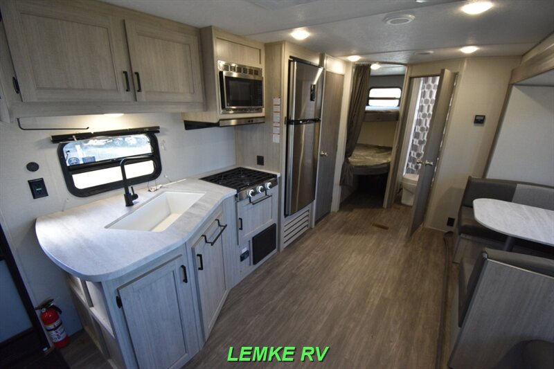 2024 Forest River Aurora Light 26BHS   - Photo 11 - Rocklin, CA 95677