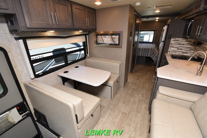 2022 Thor Omni SV34   - Photo 13 - Rocklin, CA 95677