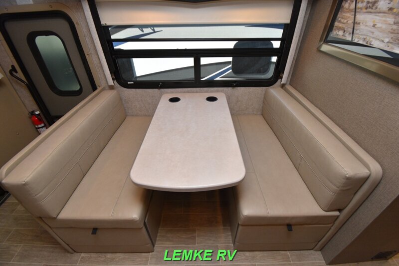 2022 Thor Omni SV34   - Photo 20 - Rocklin, CA 95677