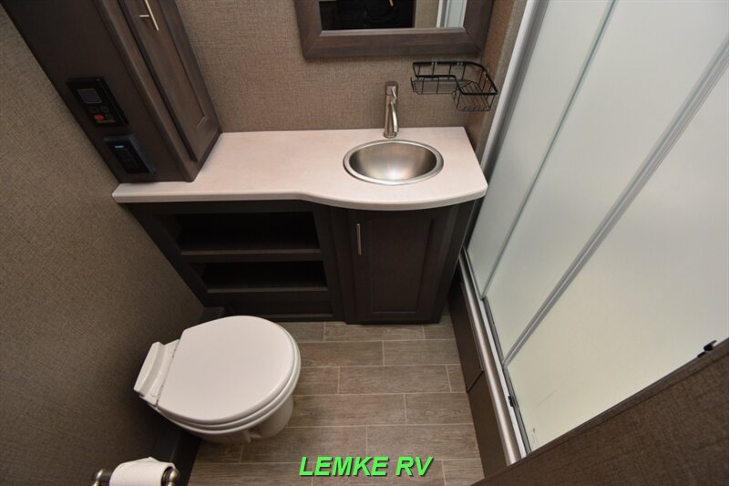 2022 Thor Omni SV34   - Photo 24 - Rocklin, CA 95677