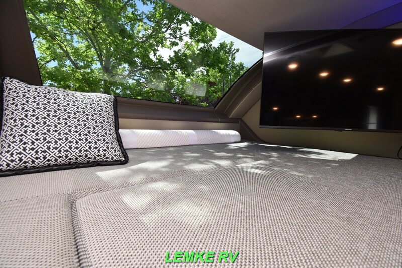 2022 Thor Omni SV34   - Photo 18 - Rocklin, CA 95677