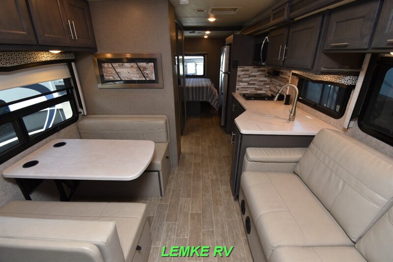 2022 Thor Omni SV34   - Photo 2 - Rocklin, CA 95677