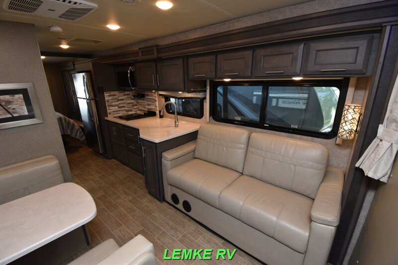 2022 Thor Omni SV34   - Photo 11 - Rocklin, CA 95677