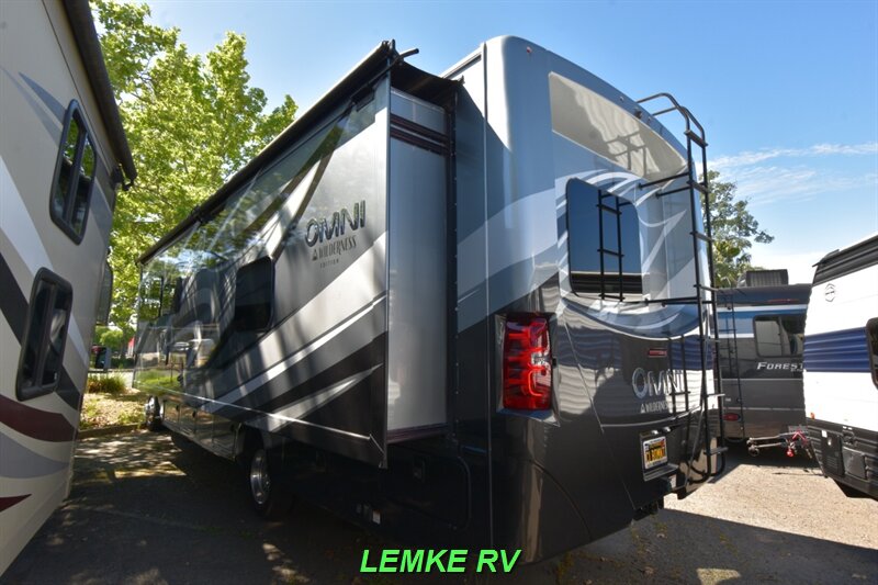 2022 Thor Omni SV34   - Photo 8 - Rocklin, CA 95677