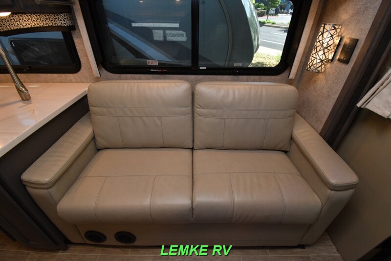 2022 Thor Omni SV34   - Photo 21 - Rocklin, CA 95677