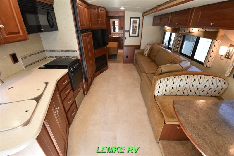 2015 Winnebago Vista LX 35F   - Photo 2 - Rocklin, CA 95677