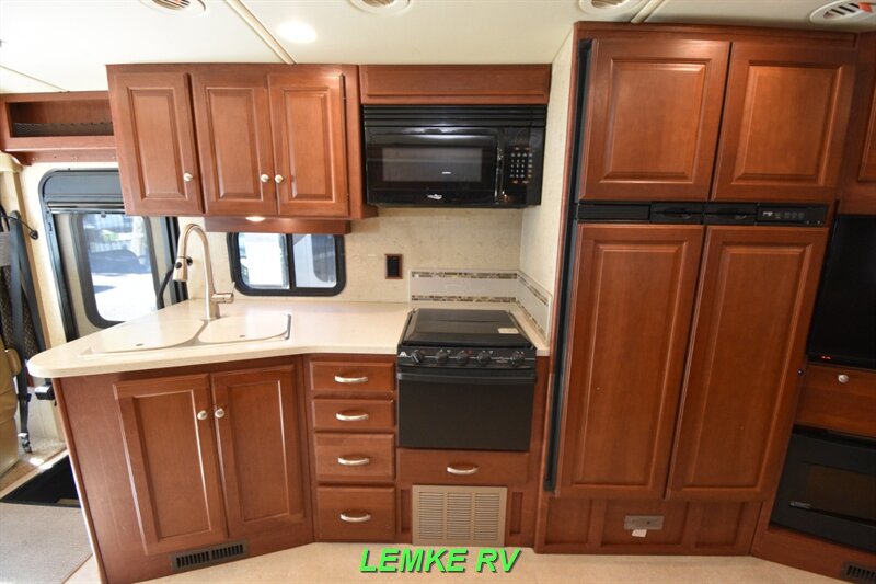 2015 Winnebago Vista LX 35F   - Photo 13 - Rocklin, CA 95677