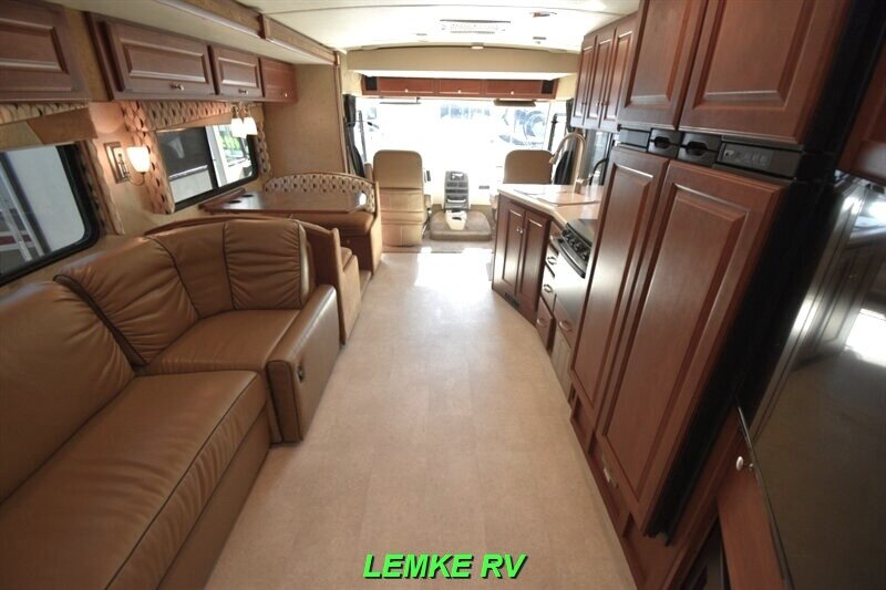 2015 Winnebago Vista LX 35F   - Photo 5 - Rocklin, CA 95677