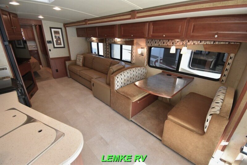 2015 Winnebago Vista LX 35F   - Photo 10 - Rocklin, CA 95677