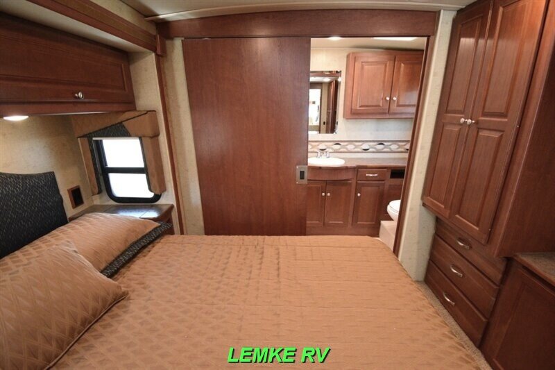 2015 Winnebago Vista LX 35F   - Photo 16 - Rocklin, CA 95677