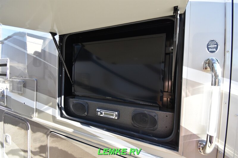 2015 Winnebago Vista LX 35F   - Photo 9 - Rocklin, CA 95677