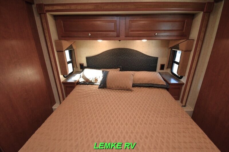 2015 Winnebago Vista LX 35F   - Photo 15 - Rocklin, CA 95677