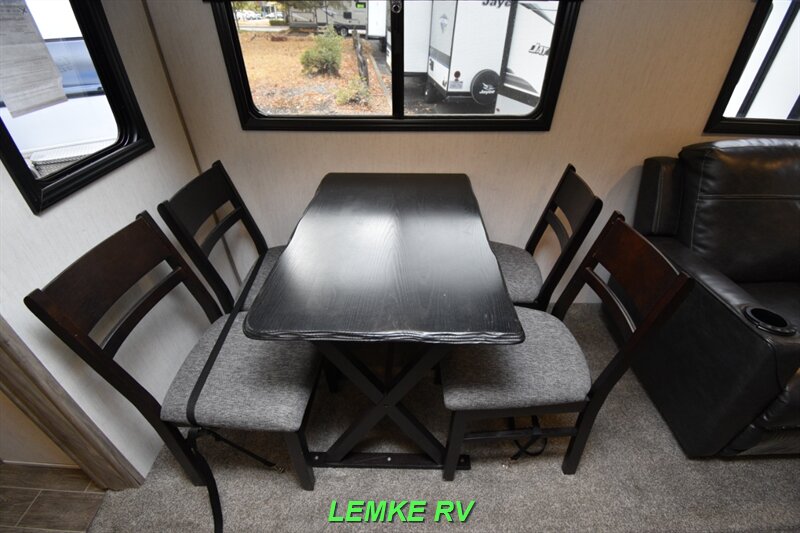 2021 Forest River Cherokee Alpha Wolf 26RL-L   - Photo 12 - Rocklin, CA 95677