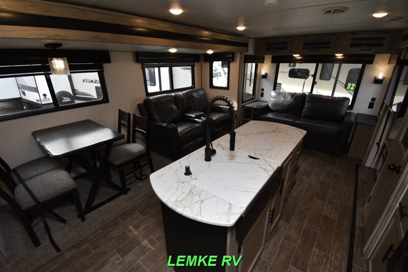 2021 Forest River Cherokee Alpha Wolf 26RL-L   - Photo 16 - Rocklin, CA 95677