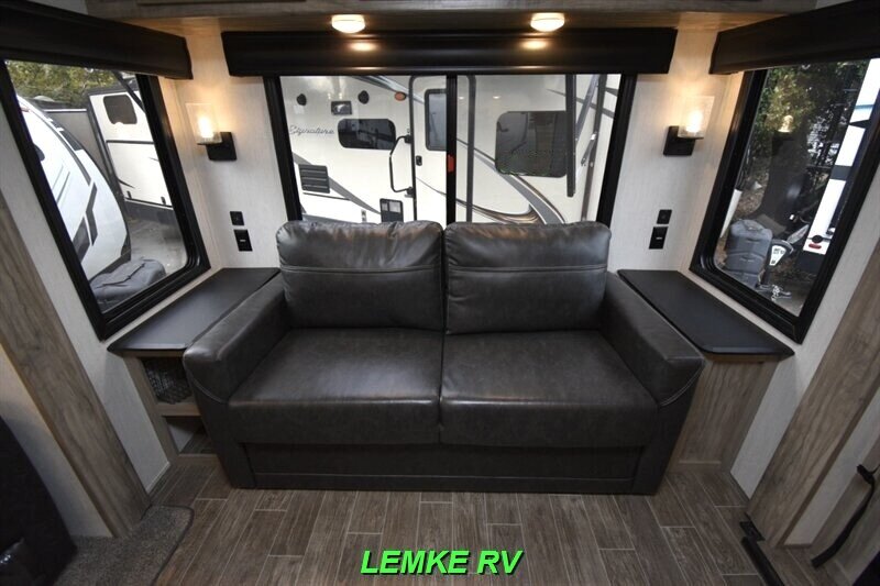 2021 Forest River Cherokee Alpha Wolf 26RL-L   - Photo 21 - Rocklin, CA 95677