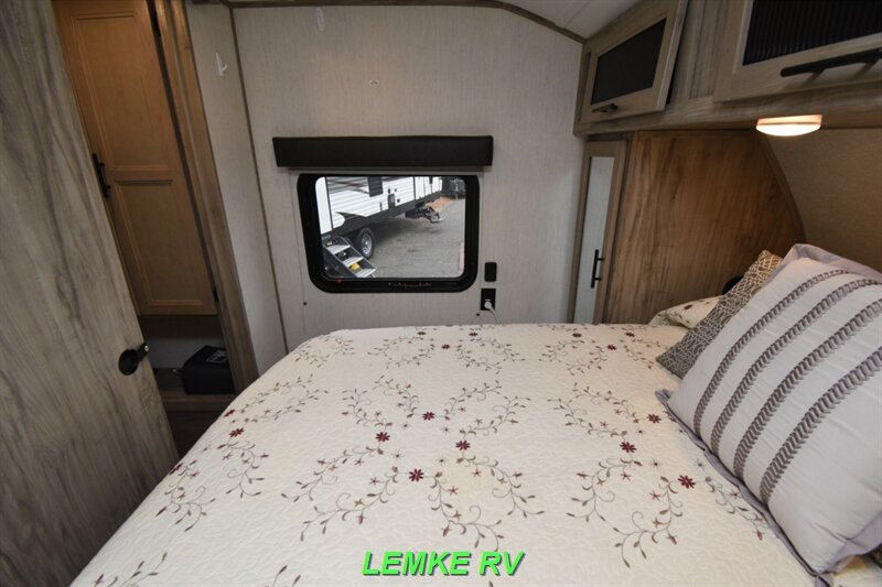 2021 Forest River Cherokee Alpha Wolf 26RL-L   - Photo 20 - Rocklin, CA 95677