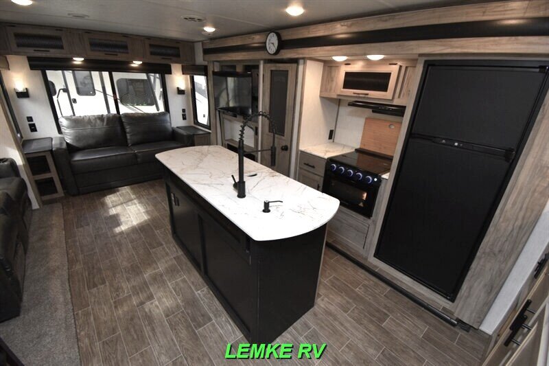 2021 Forest River Cherokee Alpha Wolf 26RL-L   - Photo 10 - Rocklin, CA 95677