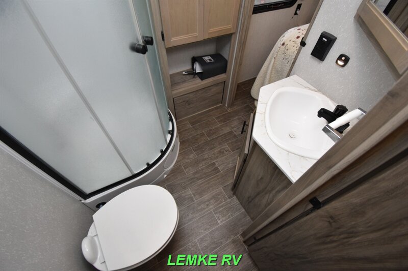2021 Forest River Cherokee Alpha Wolf 26RL-L   - Photo 18 - Rocklin, CA 95677