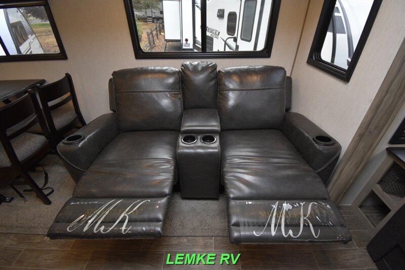 2021 Forest River Cherokee Alpha Wolf 26RL-L   - Photo 26 - Rocklin, CA 95677