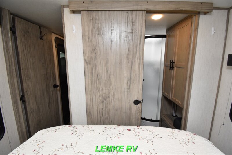 2021 Forest River Cherokee Alpha Wolf 26RL-L   - Photo 21 - Rocklin, CA 95677
