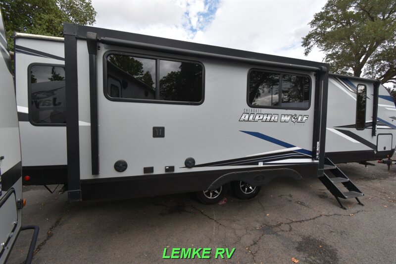 2021 Forest River Cherokee Alpha Wolf 26RL-L   - Photo 8 - Rocklin, CA 95677