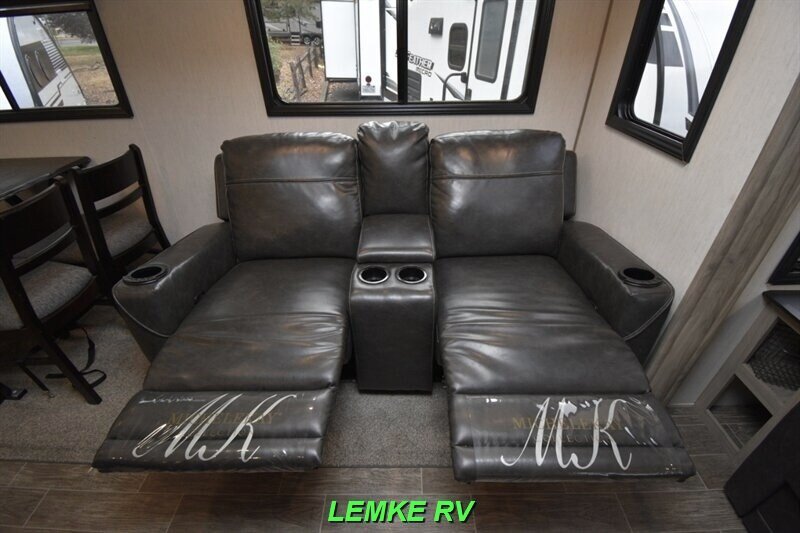 2021 Forest River Cherokee Alpha Wolf 26RL-L   - Photo 15 - Rocklin, CA 95677