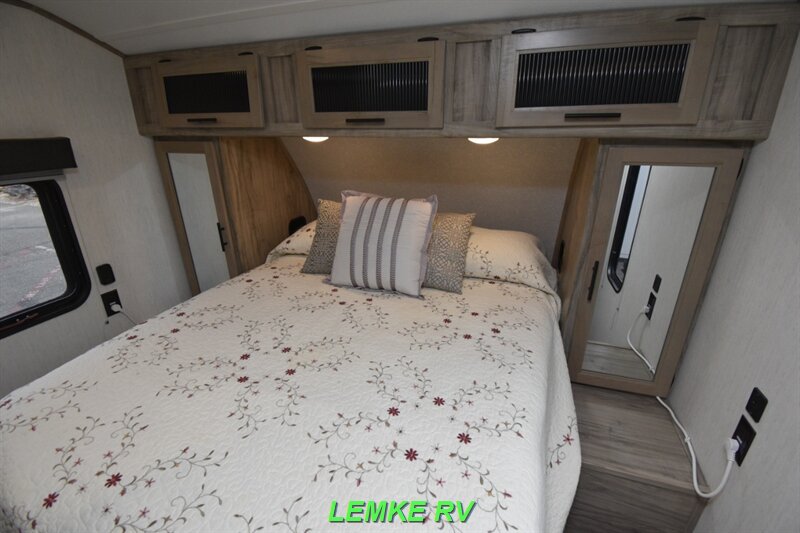 2021 Forest River Cherokee Alpha Wolf 26RL-L   - Photo 19 - Rocklin, CA 95677