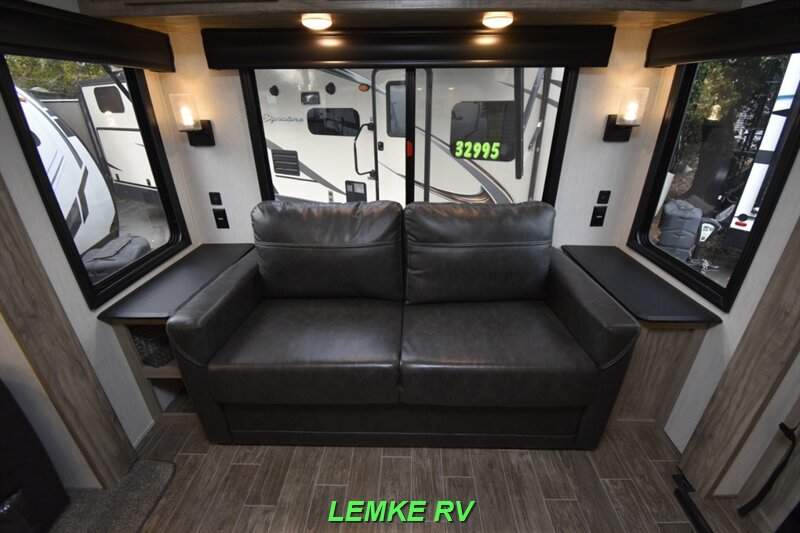 2021 Forest River Cherokee Alpha Wolf 26RL-L   - Photo 17 - Rocklin, CA 95677