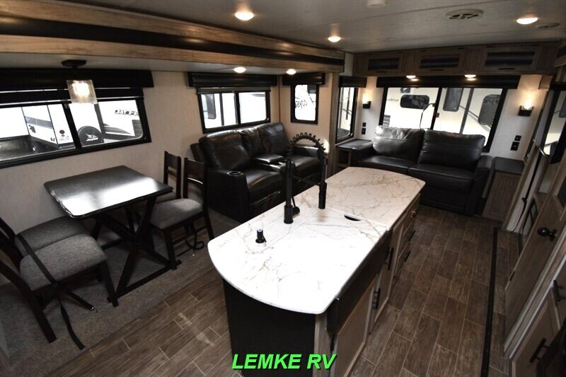 2021 Forest River Cherokee Alpha Wolf 26RL-L   - Photo 13 - Rocklin, CA 95677