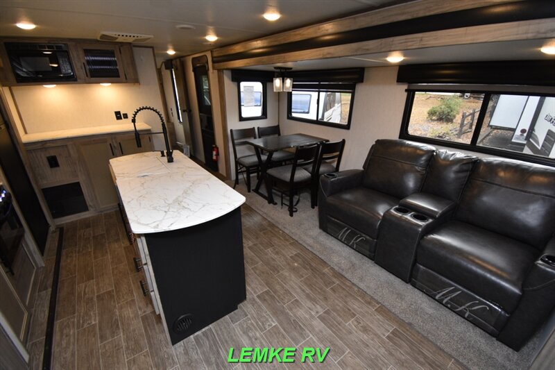 2021 Forest River Cherokee Alpha Wolf 26RL-L   - Photo 22 - Rocklin, CA 95677