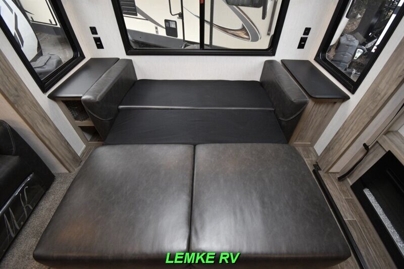 2021 Forest River Cherokee Alpha Wolf 26RL-L   - Photo 16 - Rocklin, CA 95677