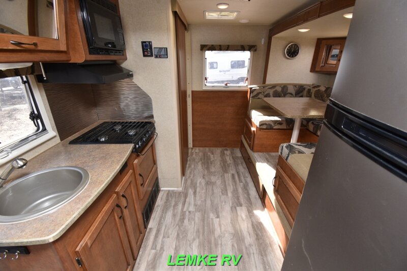 2016 Lance 1575   - Photo 5 - Rocklin, CA 95677