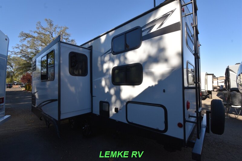 2021 Keystone Bullet Ultra Lite 250BHSWE   - Photo 7 - Rocklin, CA 95677