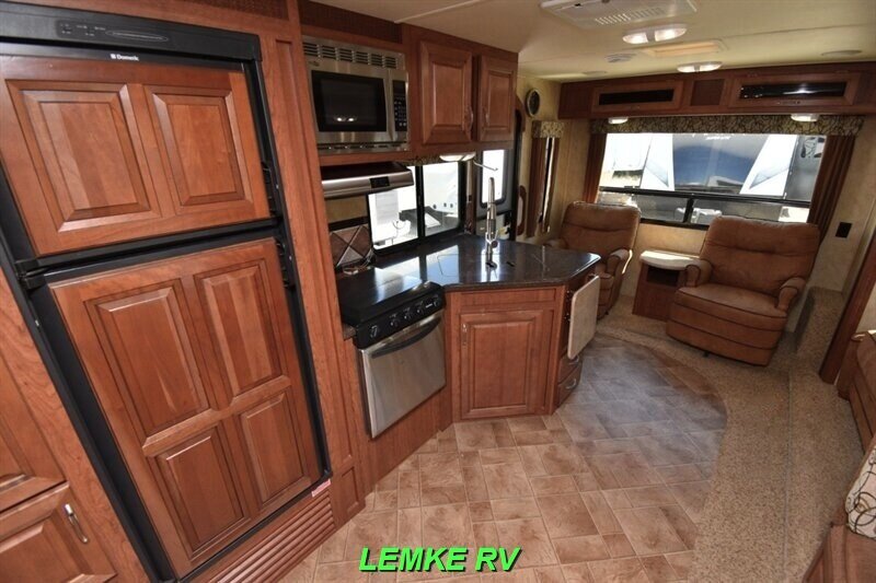 2015 Forest River Wildcat Maxx 27RLS   - Photo 13 - Rocklin, CA 95677